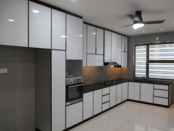desain kitchen aluminium warna putih